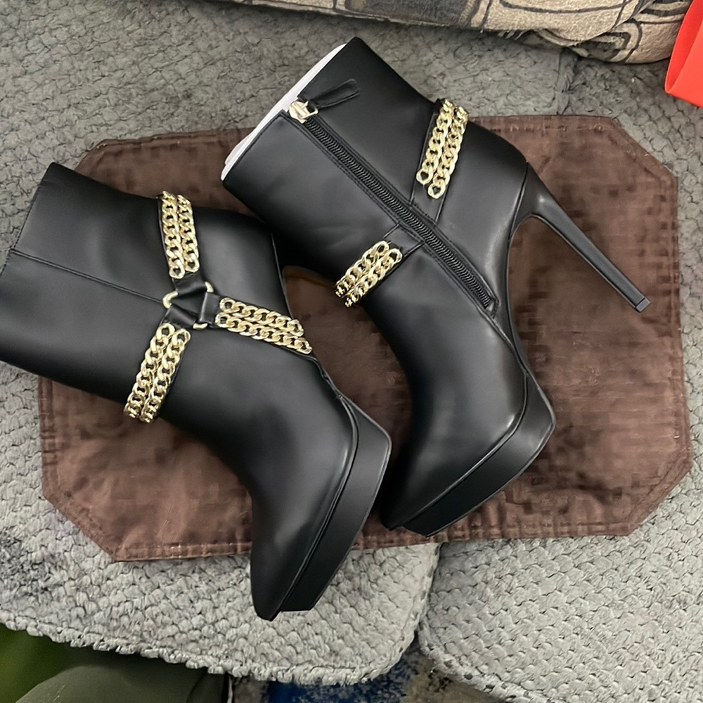 Heeled boots